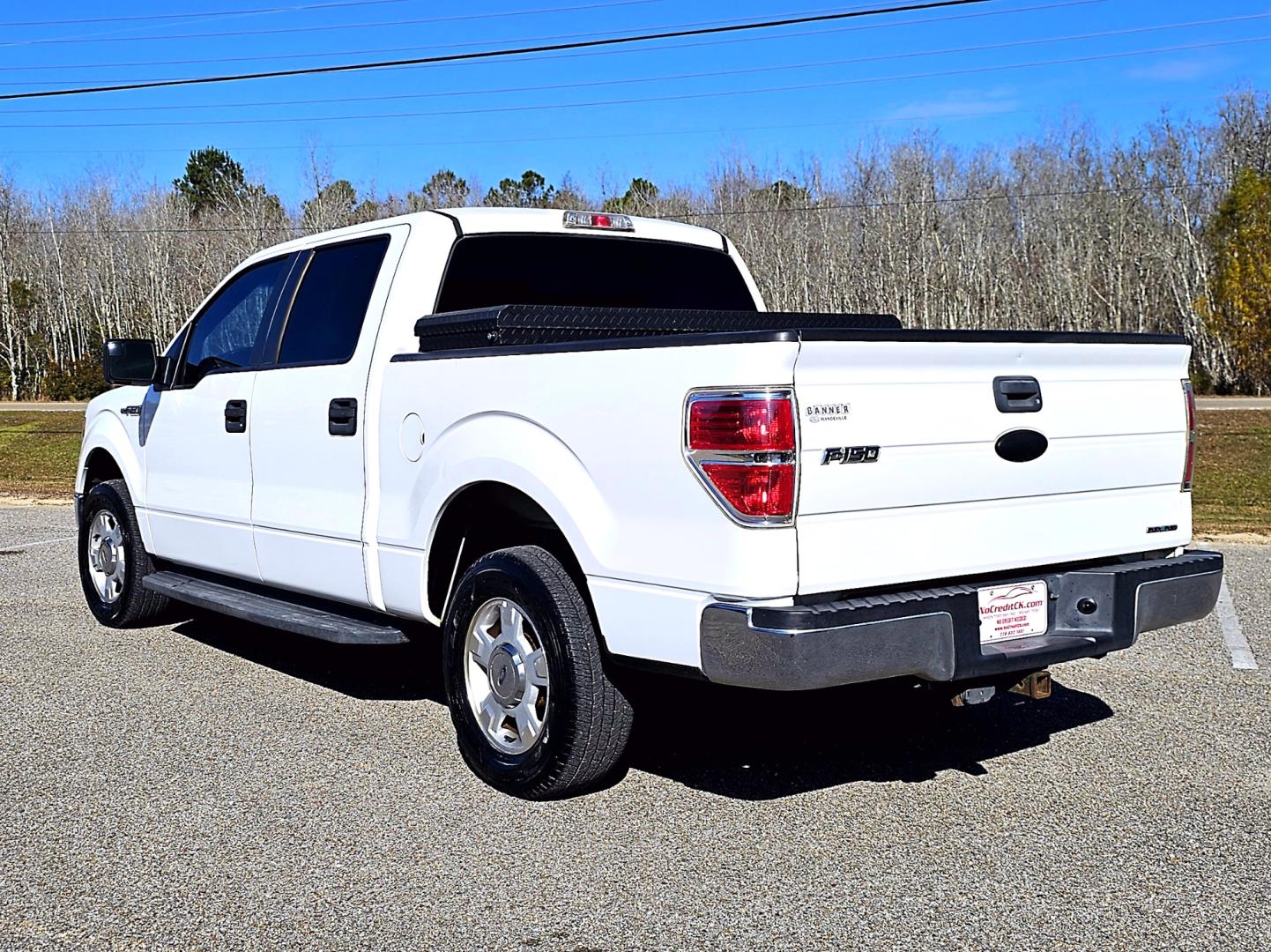 2011 White Ford F-150 LXT SuperCrew 5.5-ft. Bed 2WD (1FTEW1CM3BF) with an 3.7L V6 DOHC 24V engine, 4-Speed Automatic transmission, located at 18001 Kellogg Rd, Saucier, MS, 39574, (228) 832-1441, 39.421459, -76.641457 - Photo#7